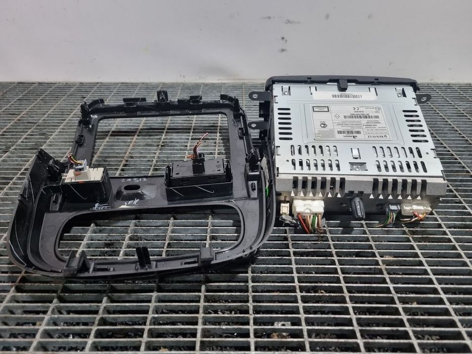 Cd player Dacia Duster 2010 - 2013 (1453) 281155216R