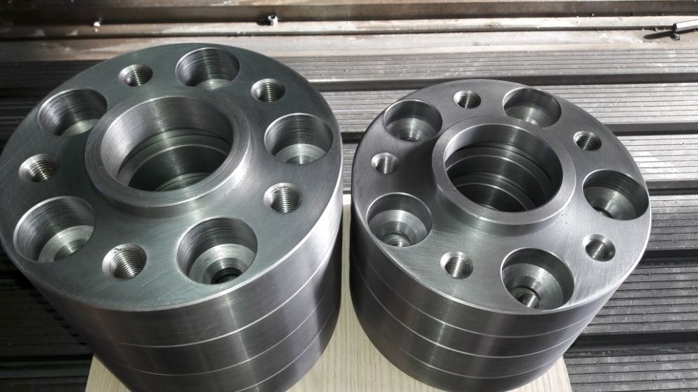 Изработване на фланци от стомана преходни