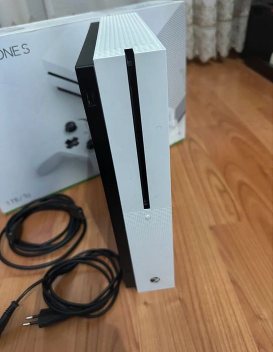 Xbox one S, DVD Edition