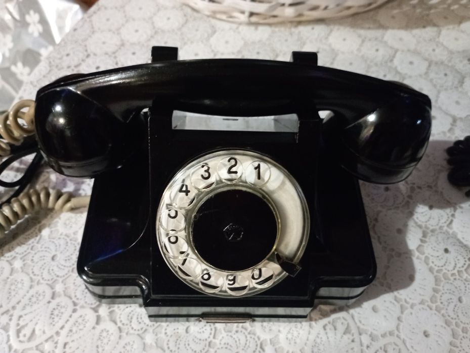 Дисковый ретро телефон. Домашний