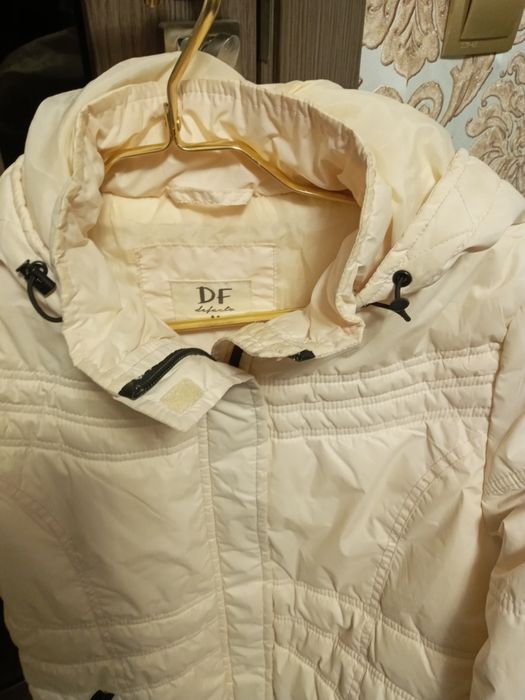 Женская куртка  светлая 44р