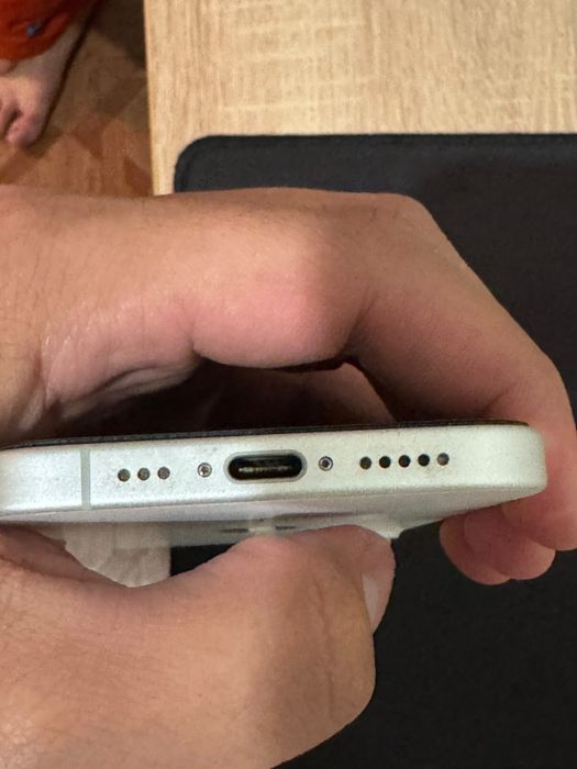 iPhone 16 128GB — отличное состояние