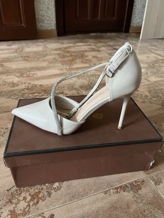 Продам женские туфли