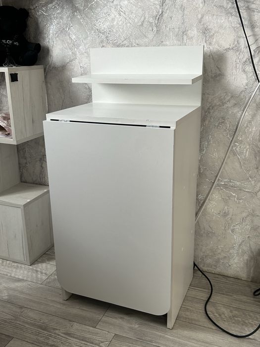 Продам маникюрный столик