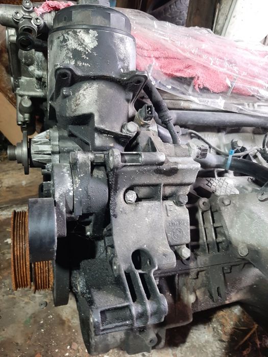 Двигател BMW редови шест цилиндъра бензин