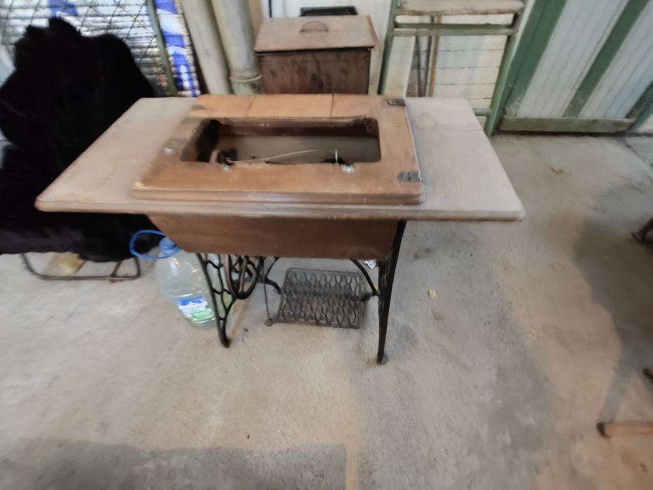 Продается антикварная старинная швейная машинка