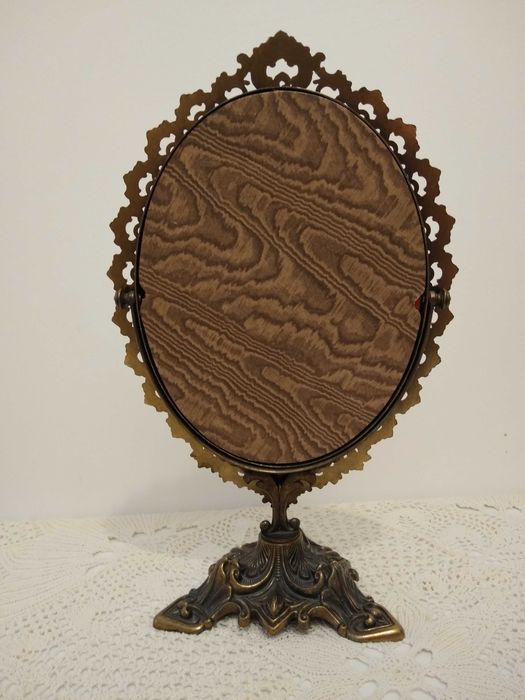 Oglinda de masa cu rama din bronz