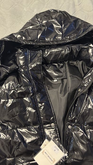 Продам модную лакированную куртку