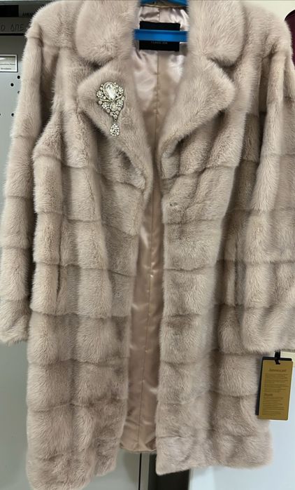 Продам норковую шубу новый