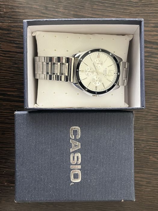 Продаю часы CASIO