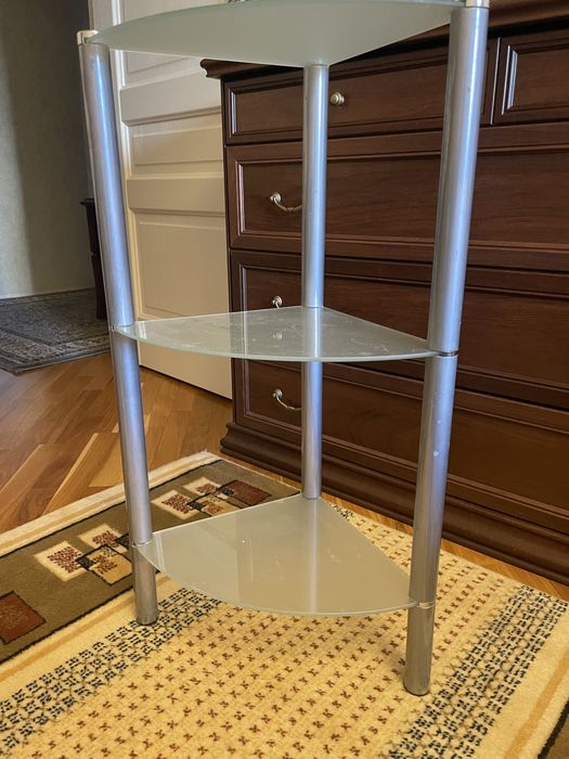 Стеклянная этажерка