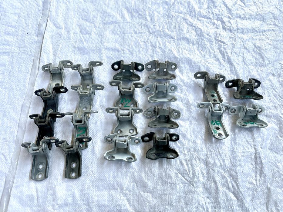 Петля двери (навесы) на Camry 70/75 RAV4 Камри 70/75 РАВ4