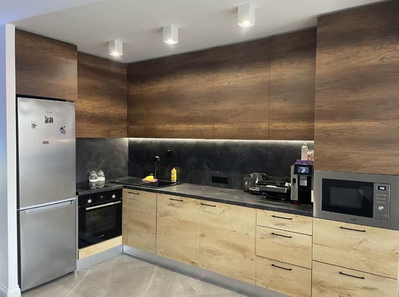 Дава се под наем Тристаен апартамент в Пловдив, Център - 122 кв.м за 850 € - Снимка #5