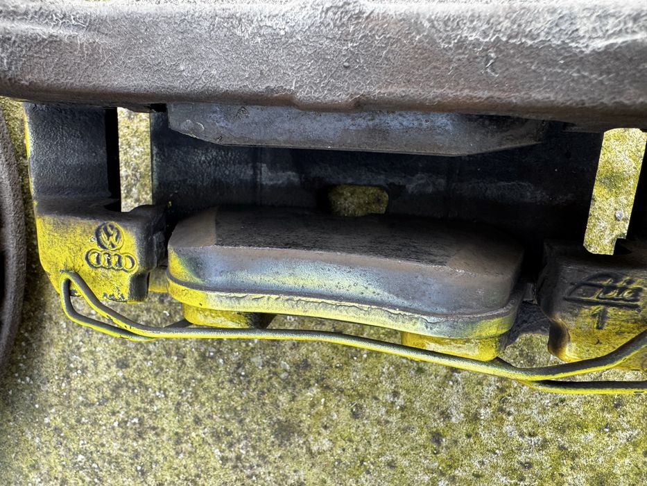 Предни дискове и спирачни апарати от ауди б8.5