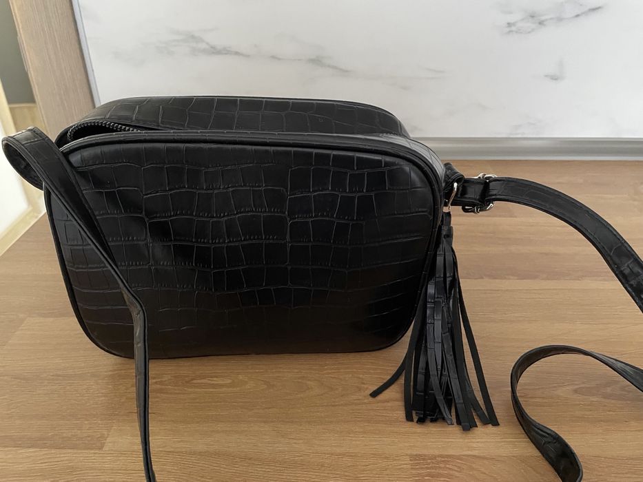 Дамска чанта ведно с картодържател Reserved