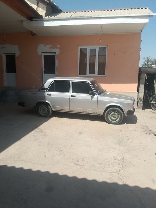 Moshina zur kamchiligi yuk faqat haydash kerak.