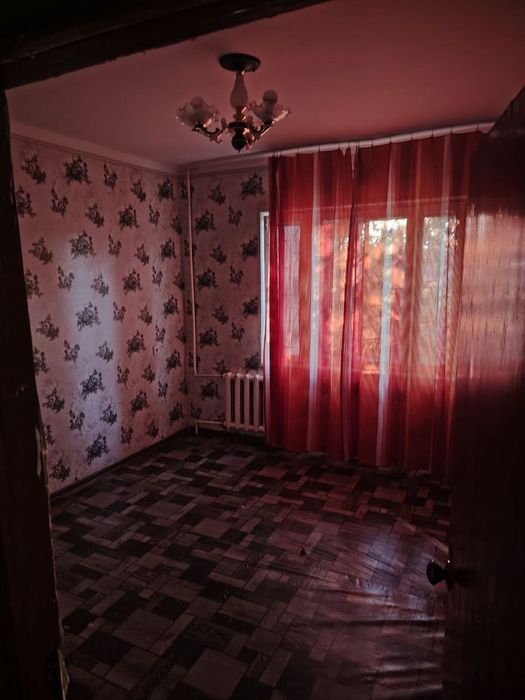 Продаётся 2 комнатная квартира Бывшее общежитие Яшнабадский Район