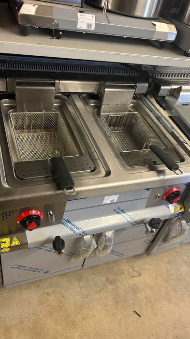 Двоен електрически фритюрник 12 + 12 литра.