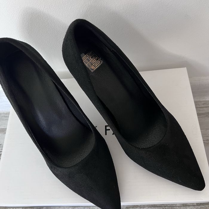 Дамски елегантни черни обувки на ток 35 номер