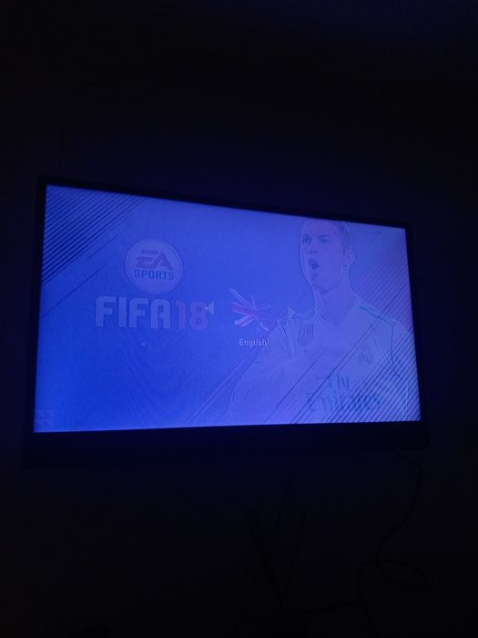 Xbox  one nefolosit cu fifa 18 și 16 și cu un call of duty