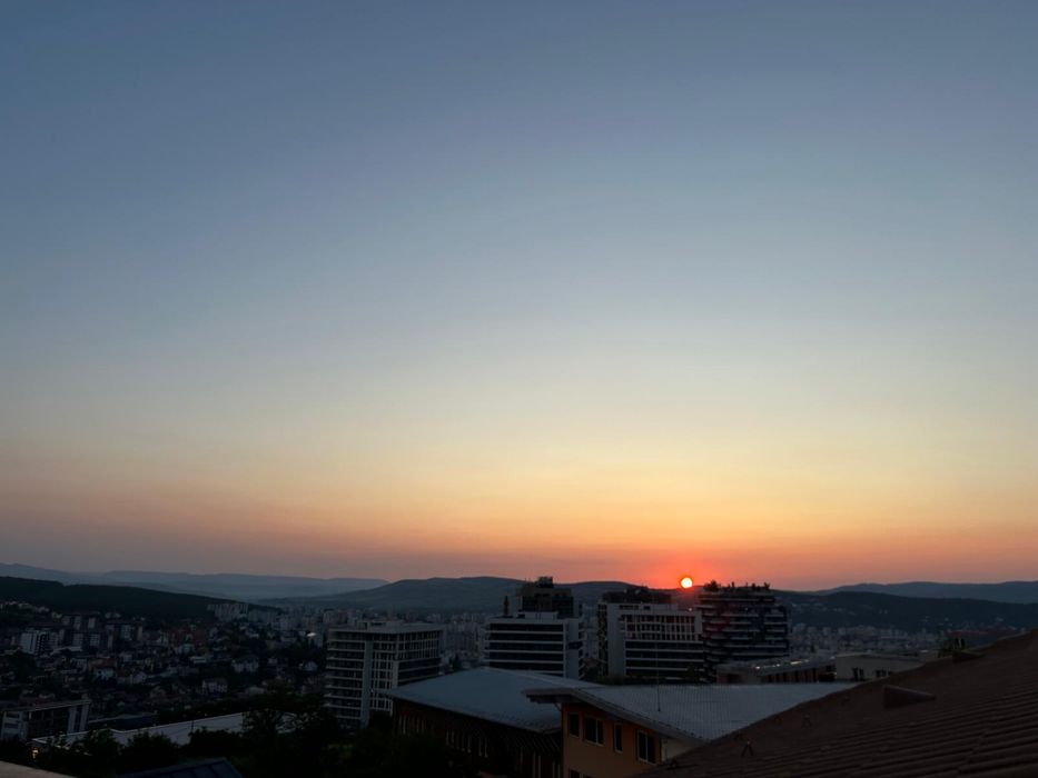 Inchiriez Apartament in Zorilor, parcare, zona de case, curte