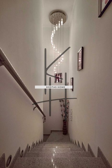 Продава се Тристаен апартамент в Варна, Бриз - 133 кв.м за 2211 €/кв.м - Снимка #1