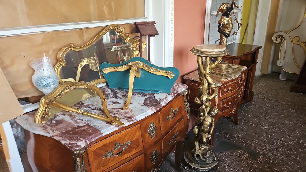 Голяма  дърворезба на буда