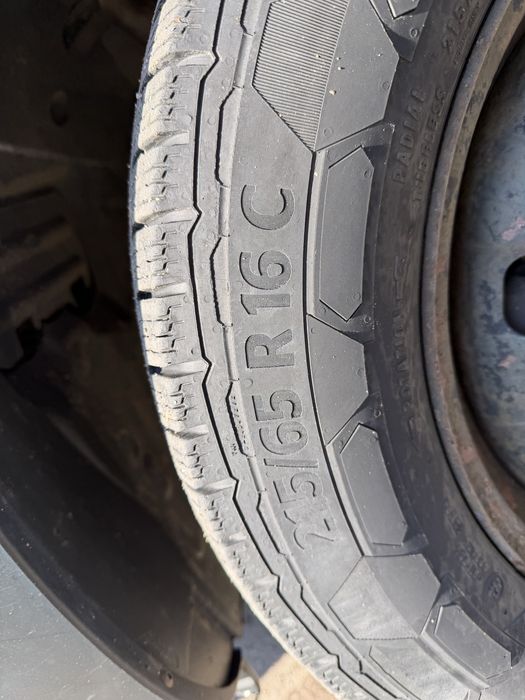 Продавам гуми с джанти 215/65/16 за БУС