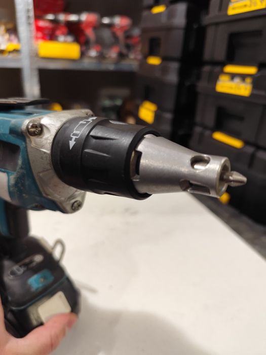 Безчетков акумулаторен винтоверт за гипсокартон Макита Makita + 4Ah