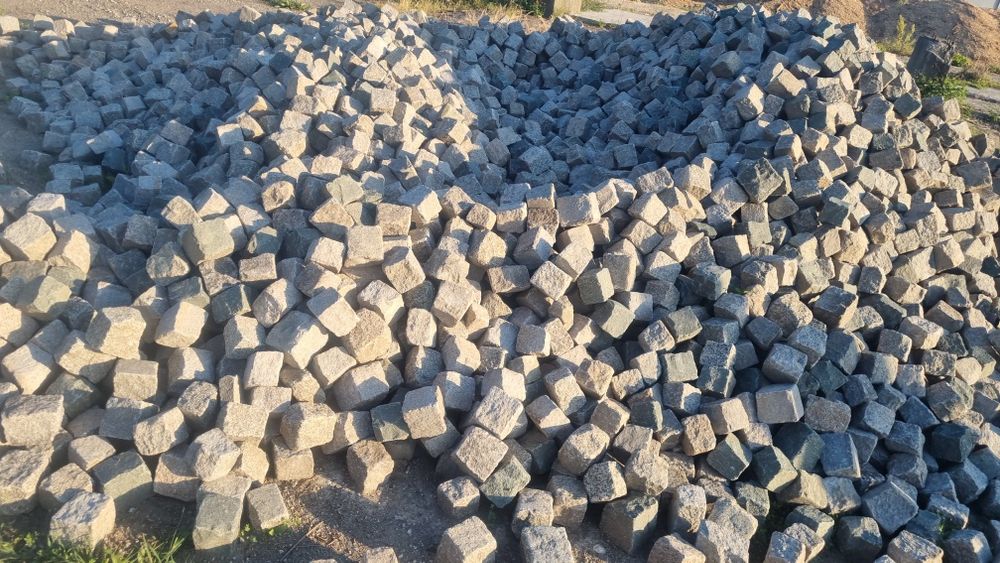 Продавам гранитни павета 10на10