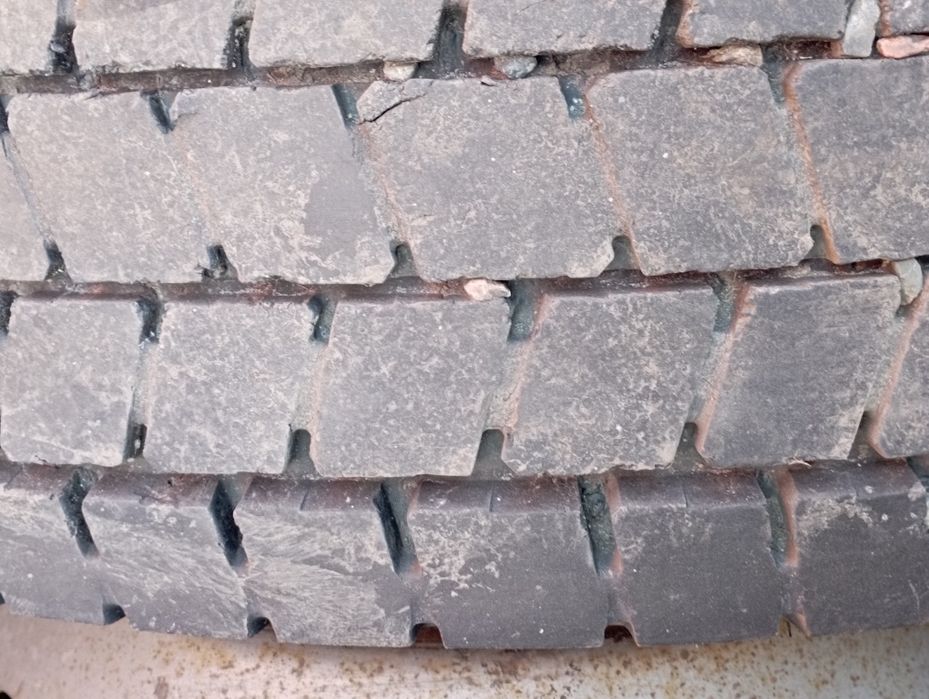 Продам грузовые шины