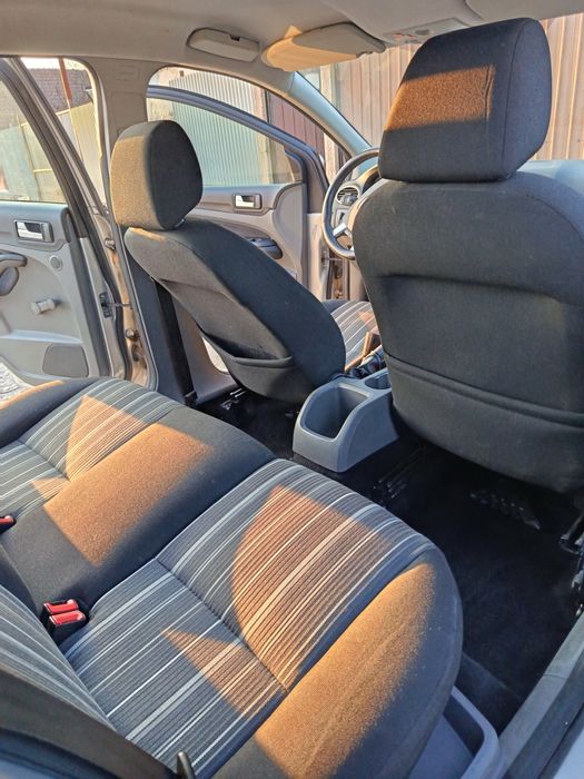 Vând Ford Focus 2010