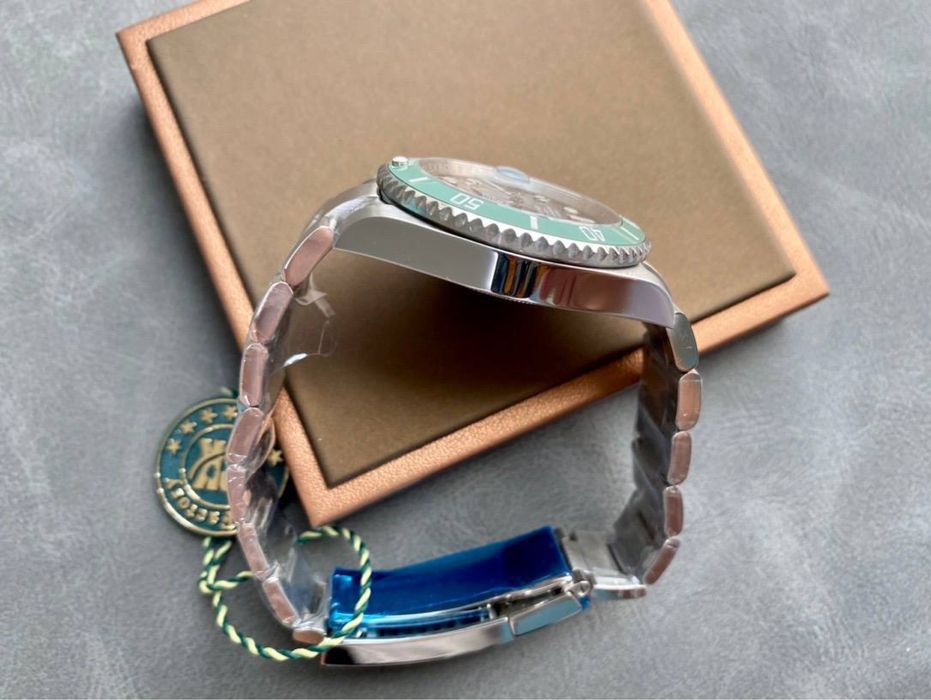 Часовник Rolex Starbucks