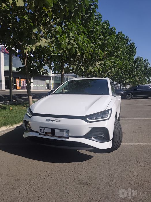 Автомобиль Byd e2
