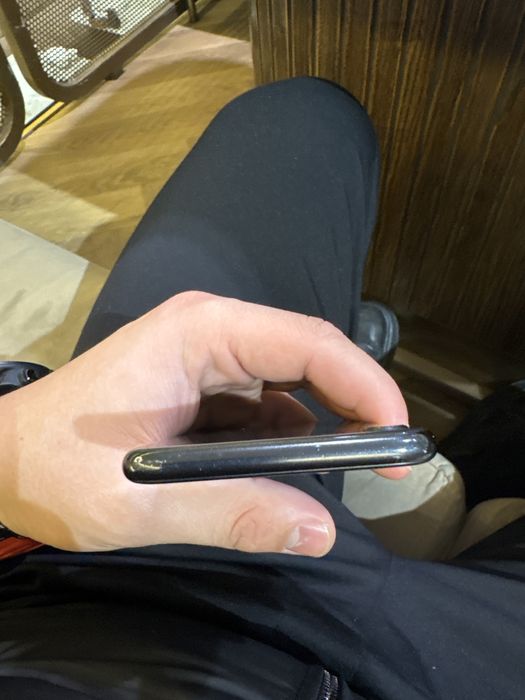 Айфон se 2020 продам 64гб