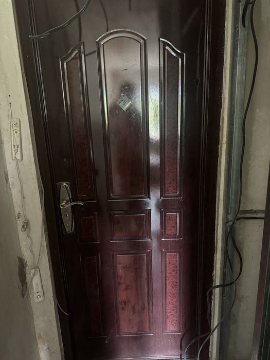 Продам входную дверь