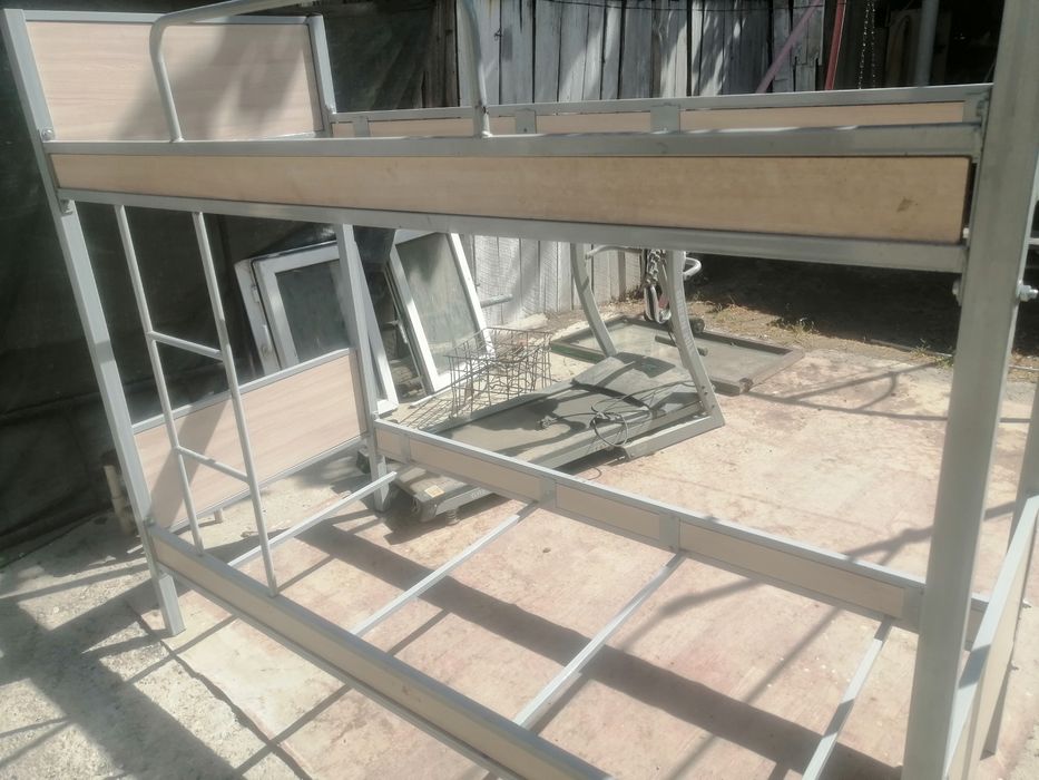 Продам двухъярусную кровать