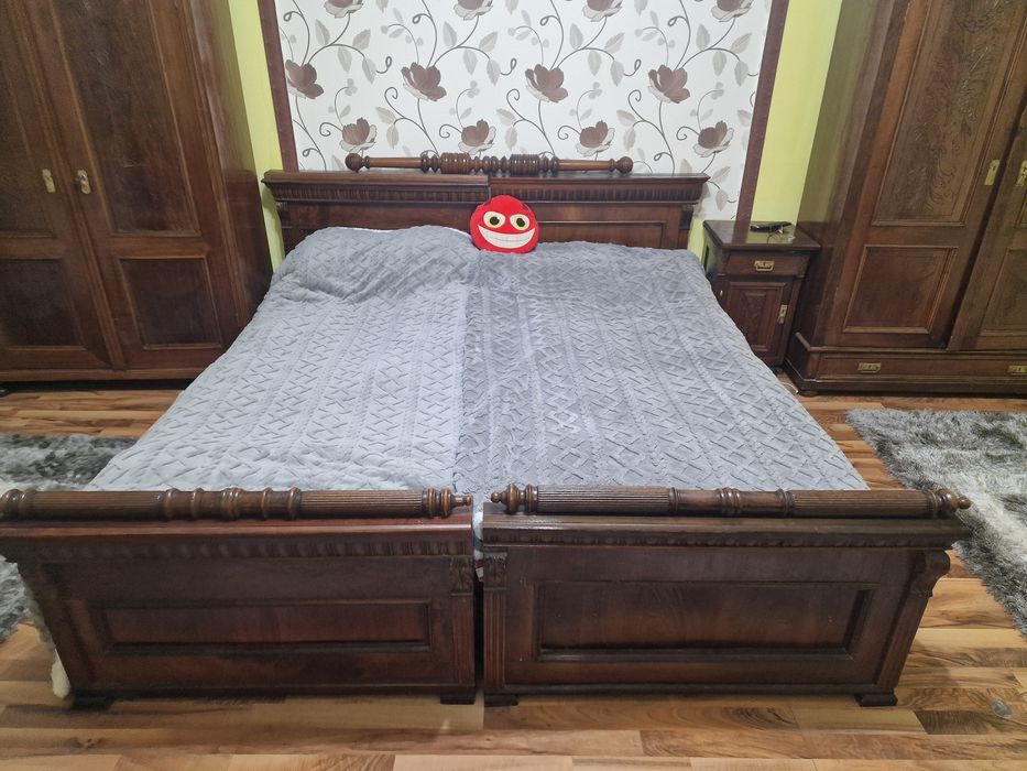 Vând mobila din lemn impecabila