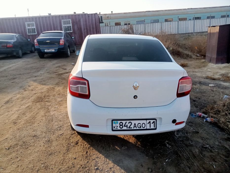 автомобиль рено логан