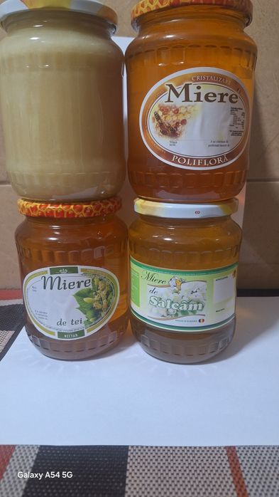 Vând miere și polen crud congelat