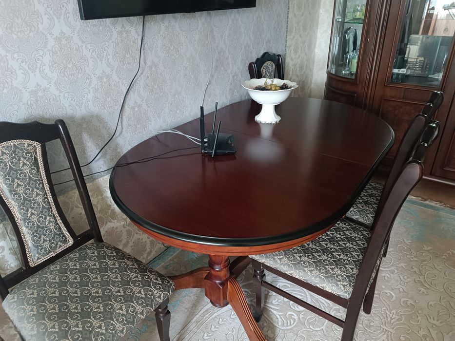 Стол со  стульями