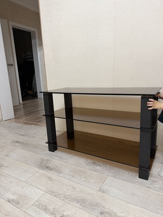 Продам тумбочку стеклянную