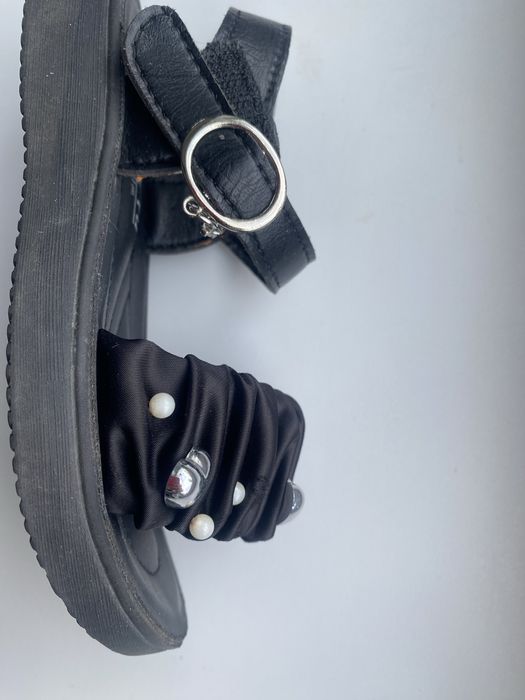 Сандалики . Размер 26. На липучке.