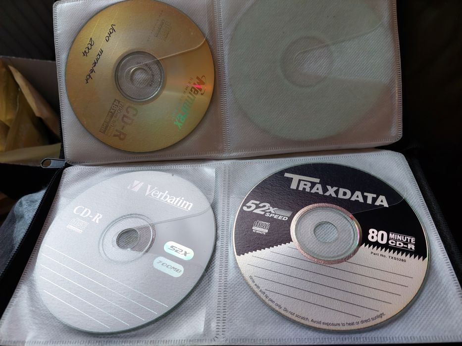 Cd de vinzare cu suport