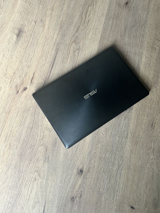 Asus Gaming• i7-6700HQ• SSD 512• 12gb ram DDR4• Nvidia GTX