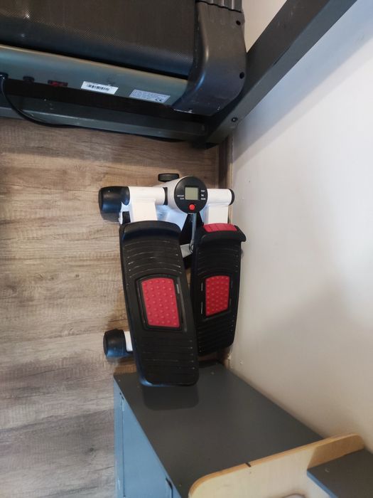 Бягаща пътека степер