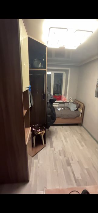 Столик, и угловой шкаф