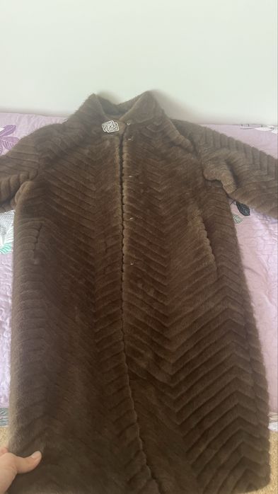 Шуба до колен легкая