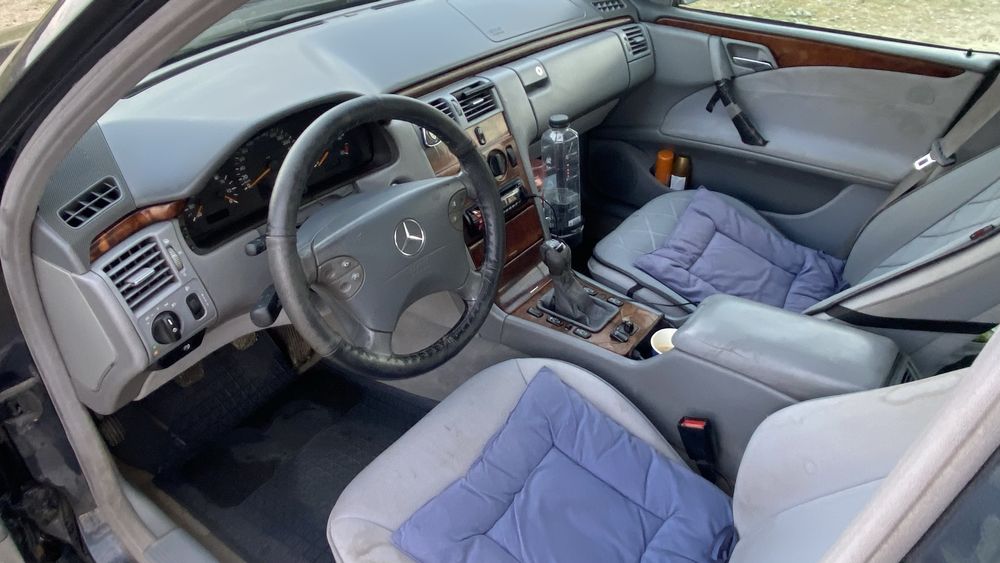 Mercedes E Class E220 W210