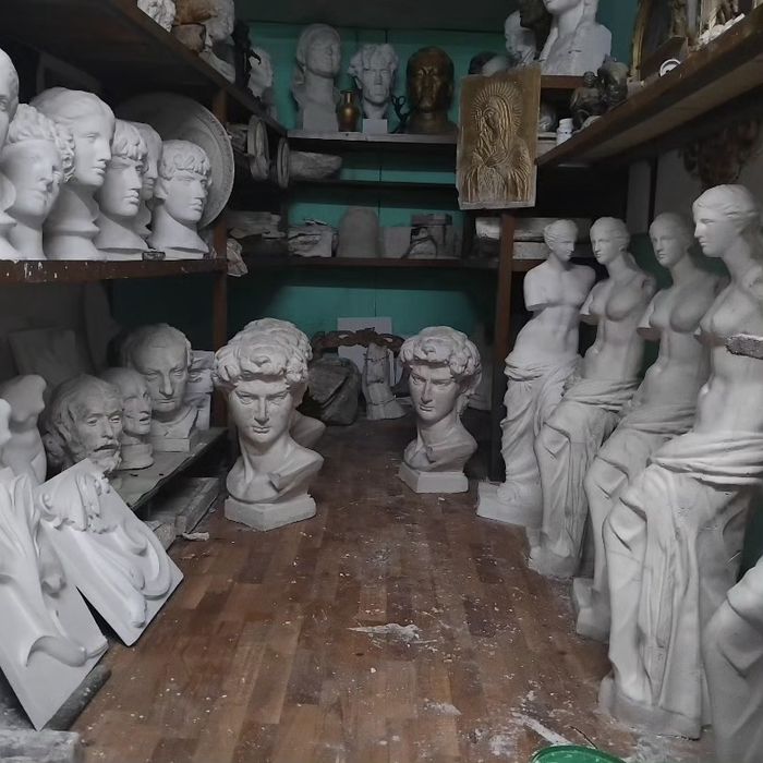 Скульптуры, Статуи.